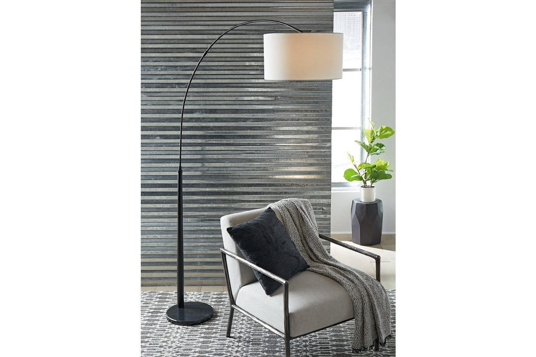 Veergate Black Arc Lamp - L725149 - Vega Furniture